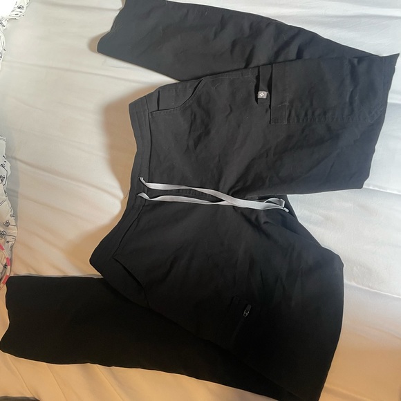 2 pairs of figs xs/tall scrub pants - Picture 1 of 2